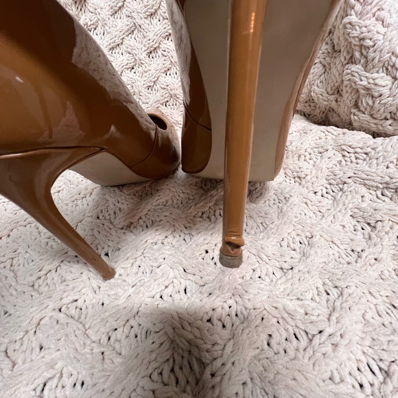 Steve Madden Camel Patent Leather shoe - Picture 8 of 8